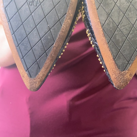 Donald J Pliner black & gold snakeskin pumps, 7.5 - Picture 7 of 7